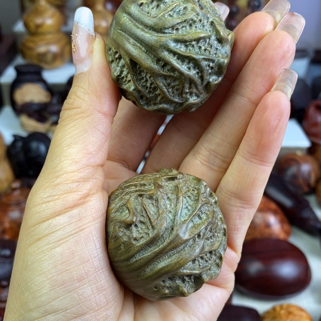 乾***坤木绿檀白菜手球一对