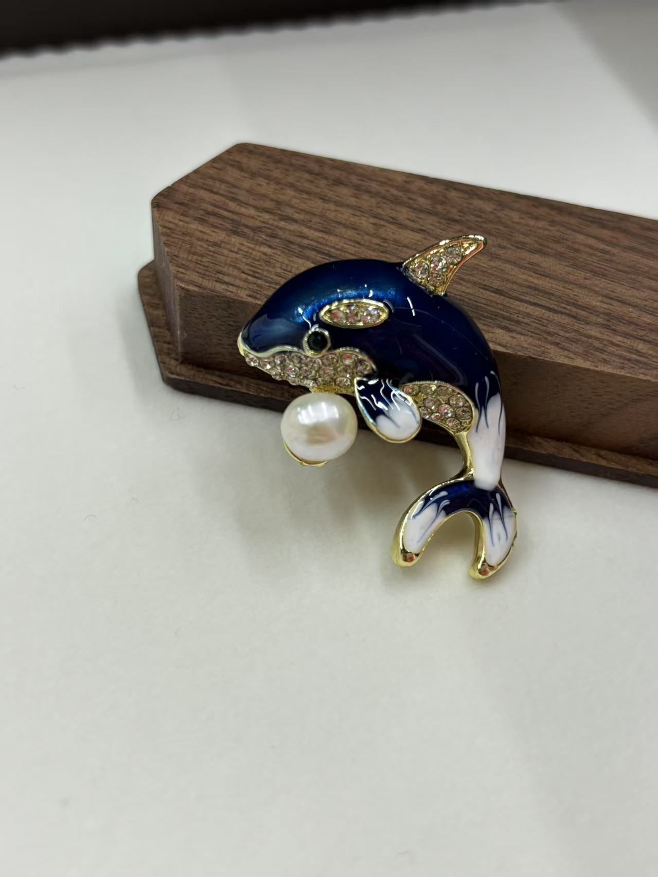 945天然珍珠海豚胸针