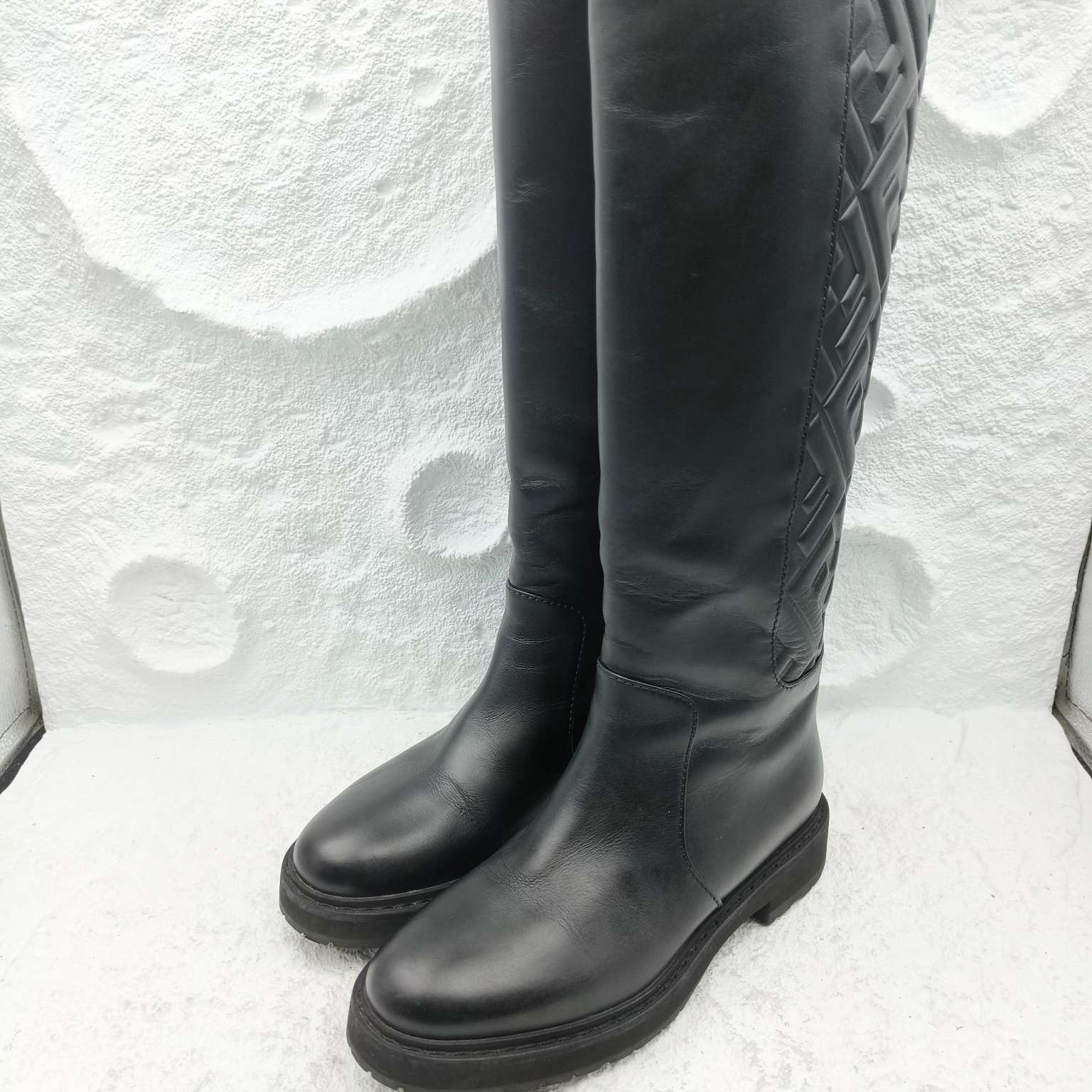 99新 FENDI/芬迪 Fendi/芬迪/35.5码/黑色满印压纹长筒靴/非全新
