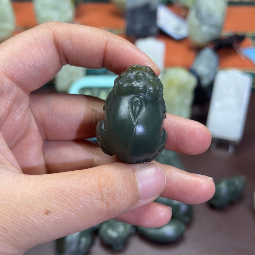 和田玉挂件未镶嵌藏**哥