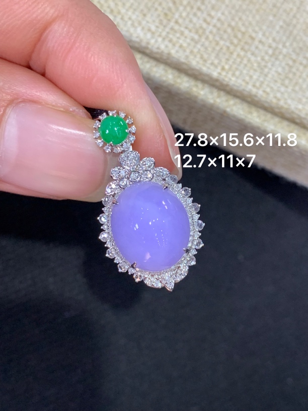 18K金镶嵌天然缅甸翡翠紫罗兰蛋面吊坠