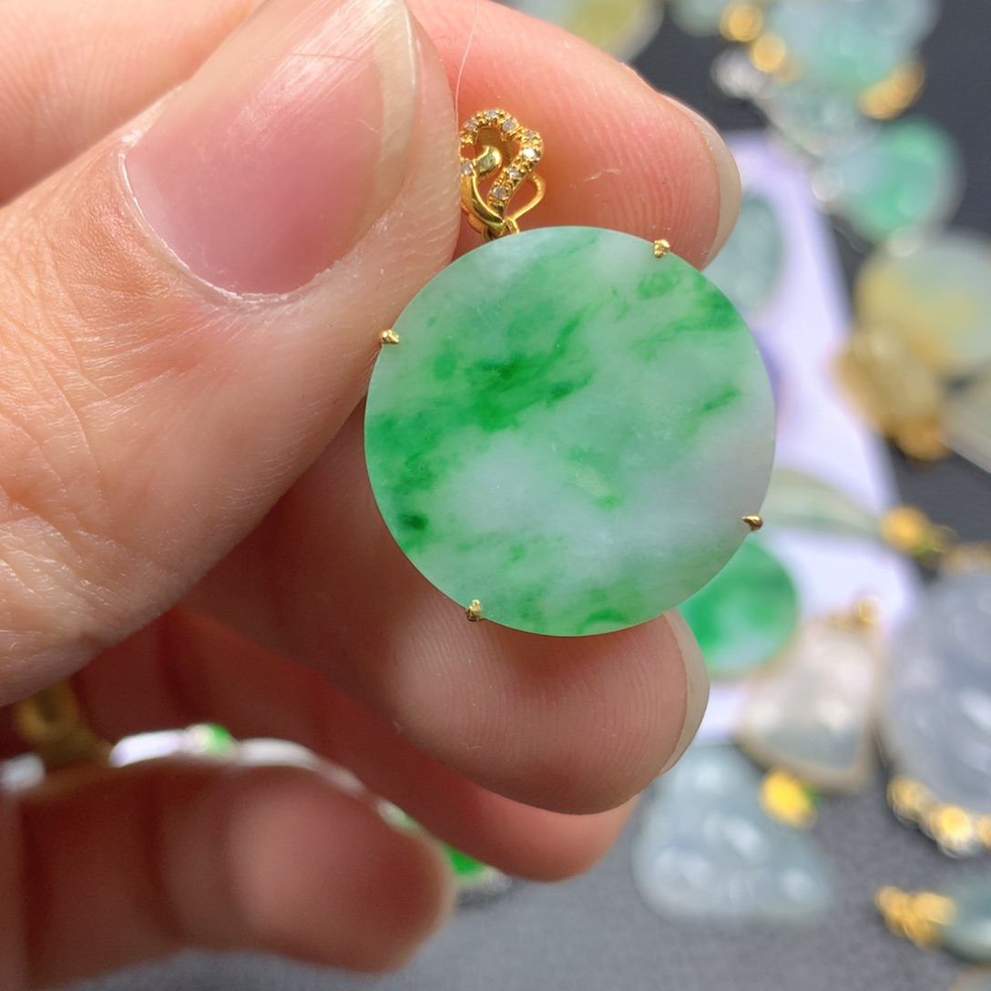 【闪购商品】翡翠颈饰18K金镶嵌甲****浴翡翠