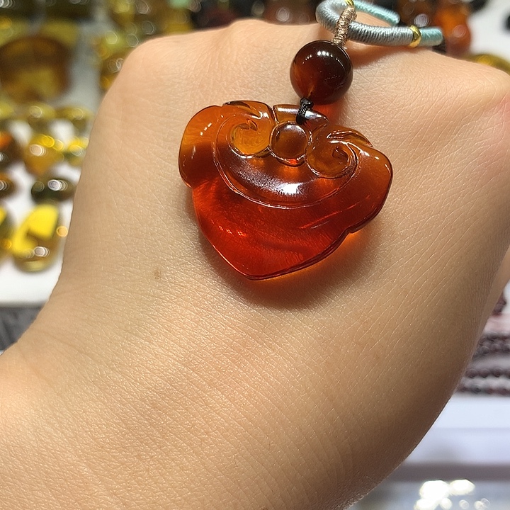 未镶嵌颈饰琥珀血珀如意