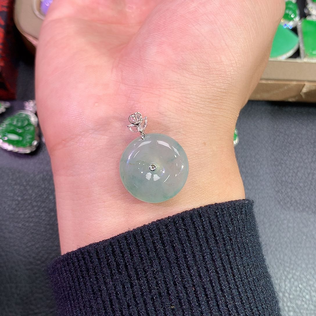 翡翠吊坠(赠链)18K金镶嵌