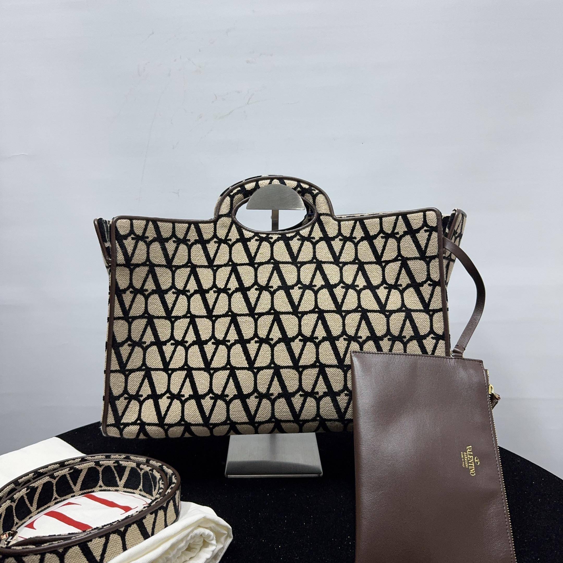 胖虎熙少/华伦天奴/95新/公价0/箱包/两用包/31T2501290043