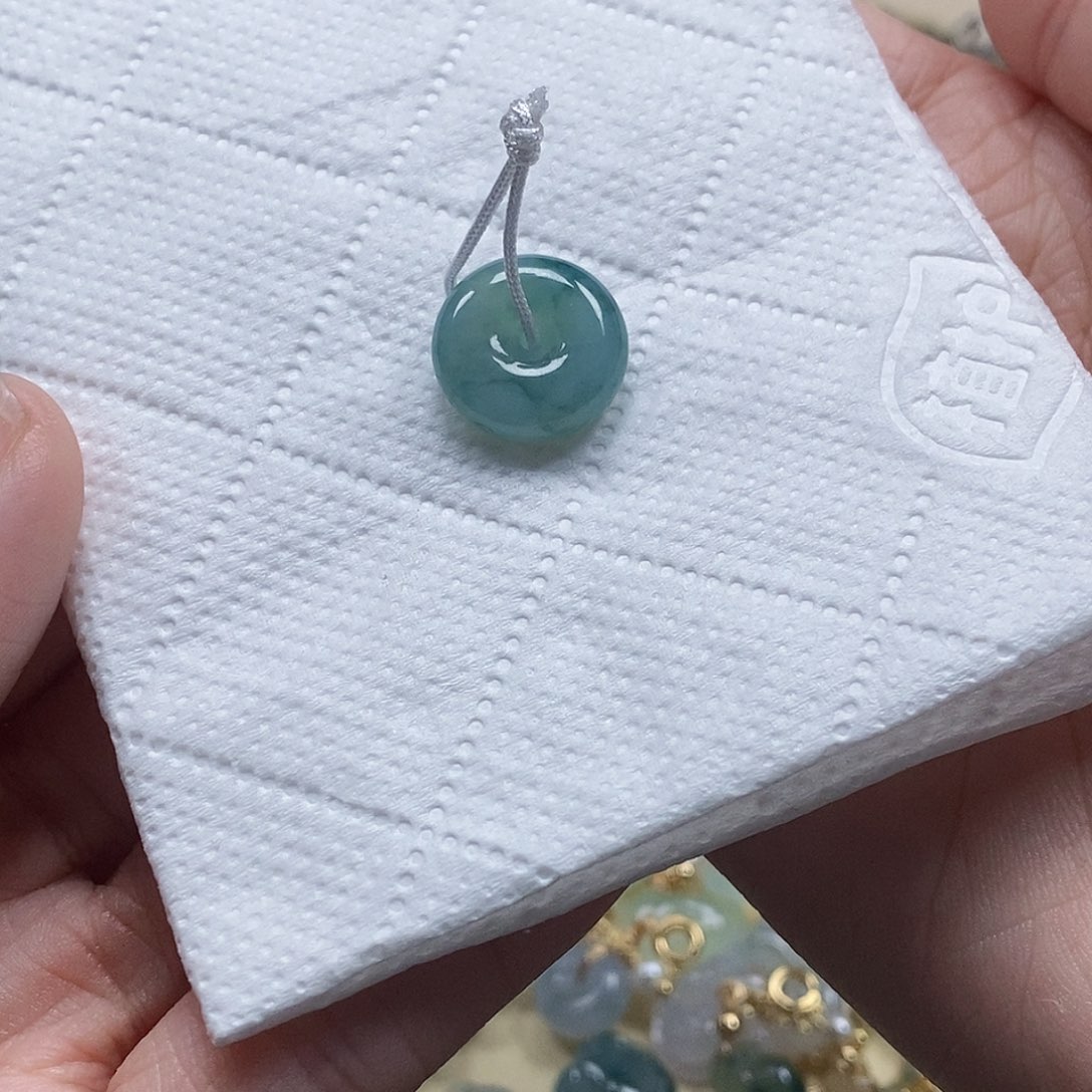 翡翠颈饰未镶嵌闪