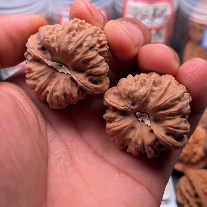 把件文玩核桃凹的