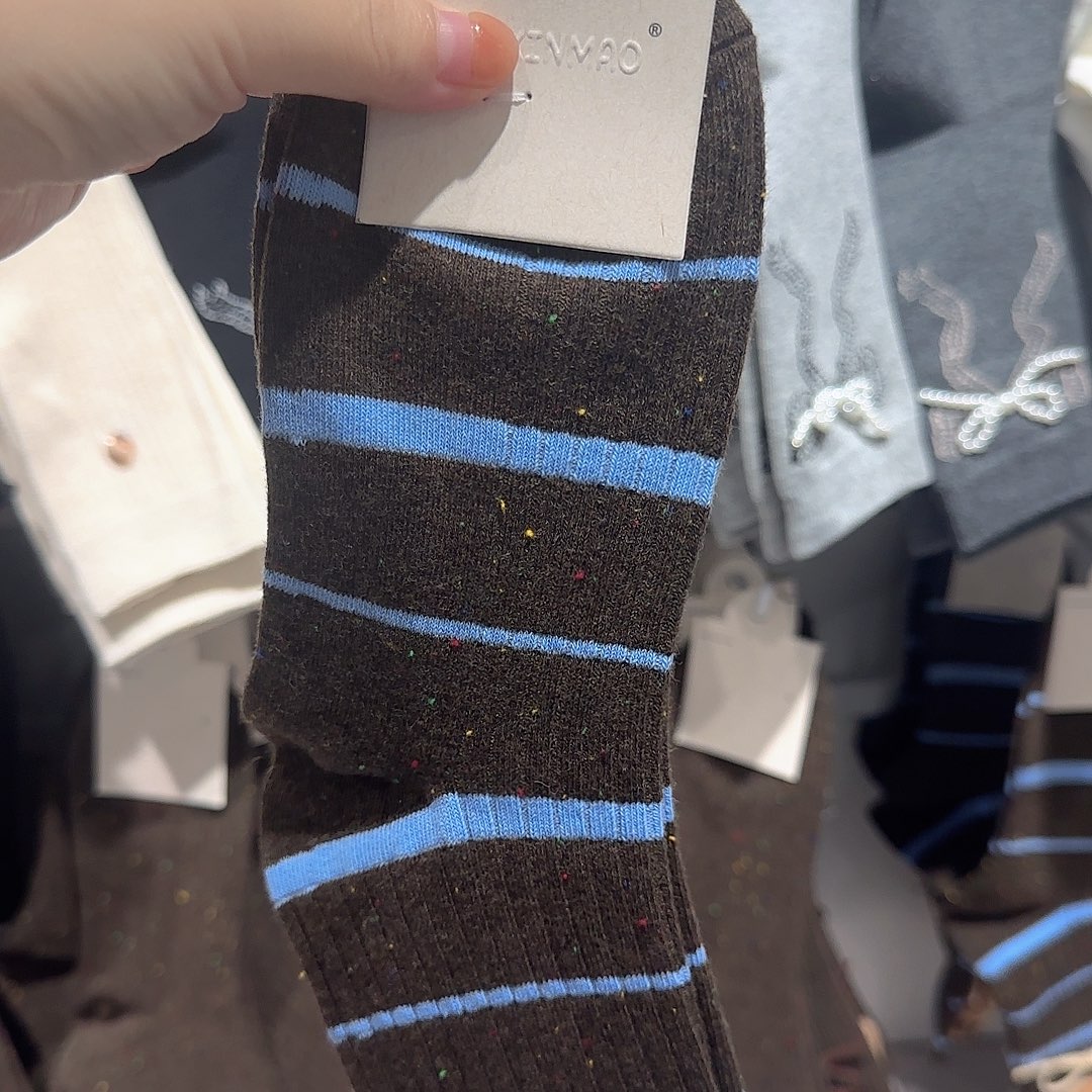 皮质非金属条纹袜子