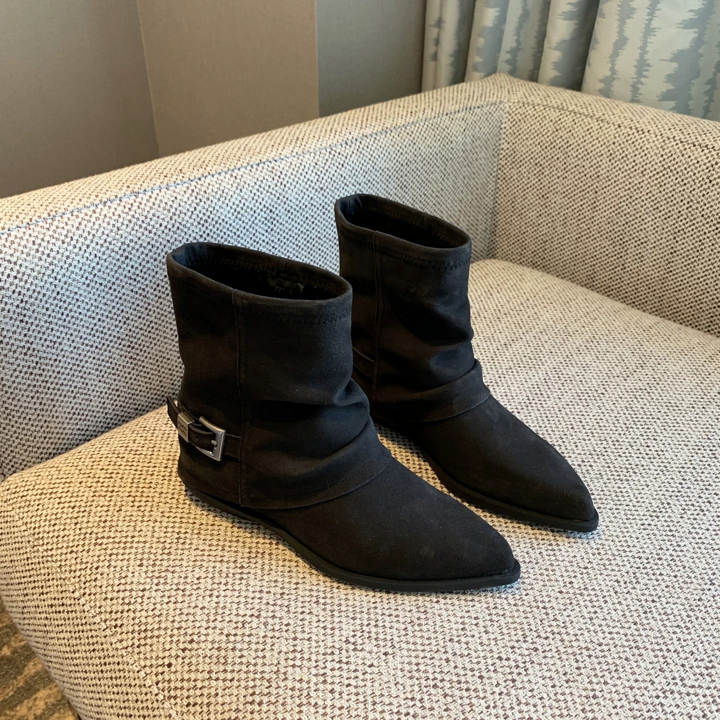 C9387  灰色 高端百搭秋冬时尚舒适圆头 西部靴