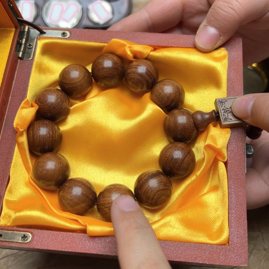 大叶紫檀（黑酸枝木类）