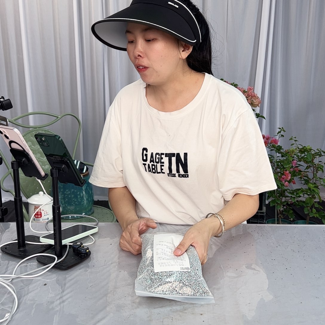 大部分开放少量花苞专用肥2斤