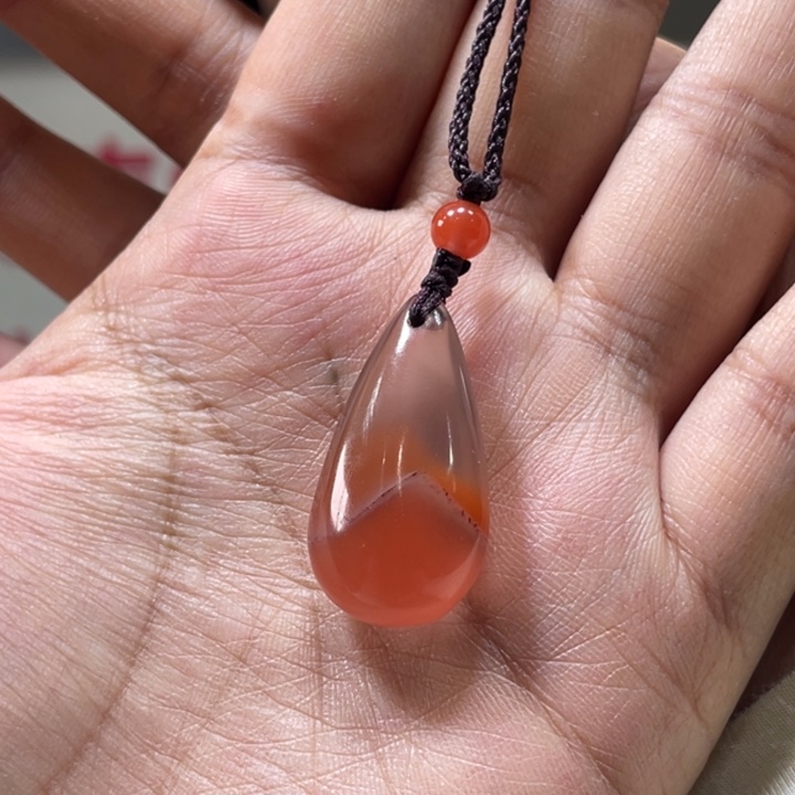 南红玛瑙原矿南红滴水洞冰飘水滴吊坠未镶嵌