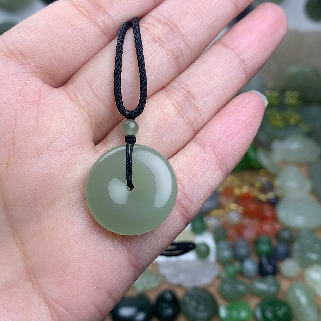 和田玉（糖玉）吊坠未镶嵌