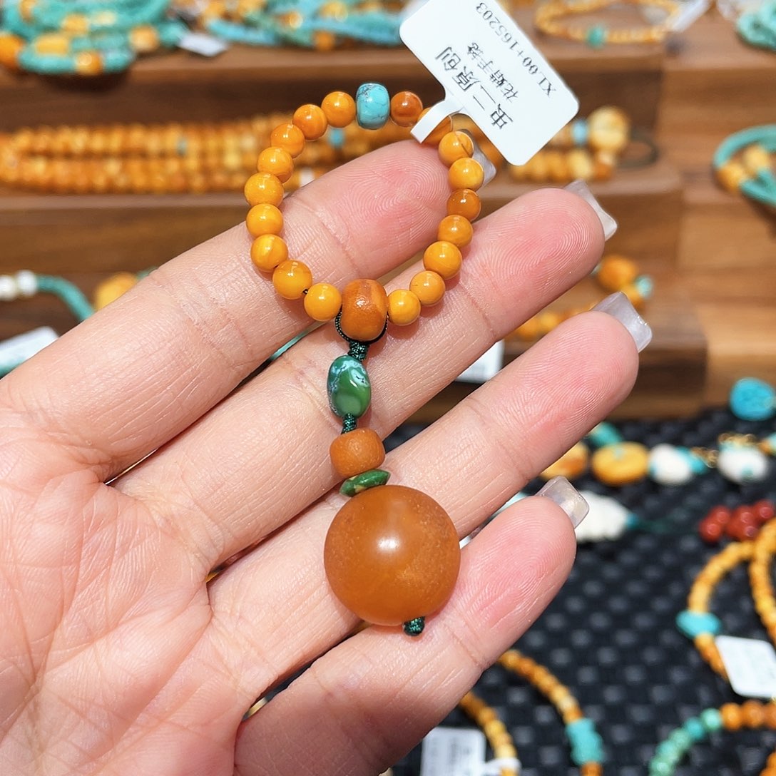 琥珀裸石未镶嵌指捻