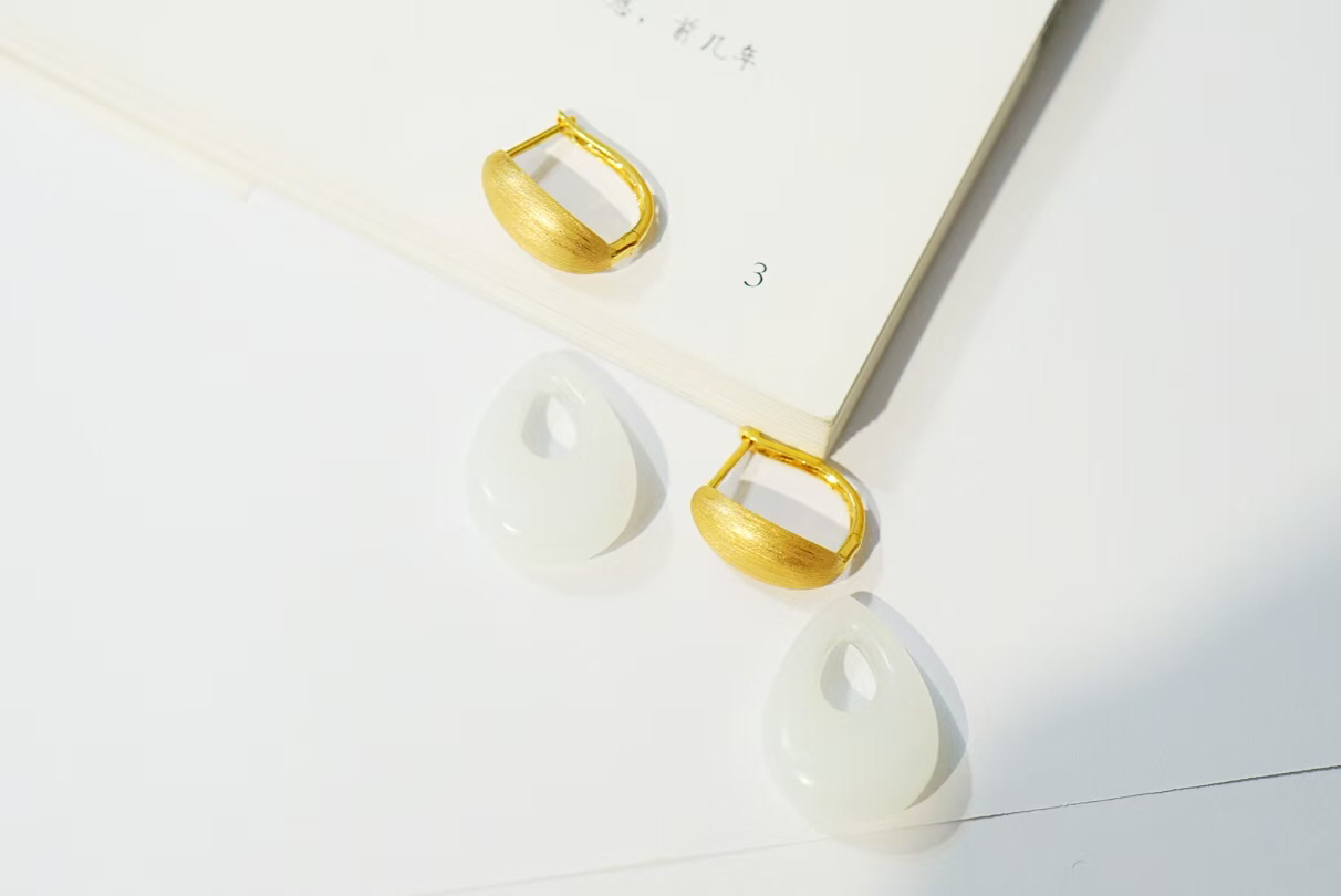 18k金镶嵌和田水滴两用款耳坠