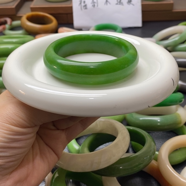 石英质玉手镯未镶嵌