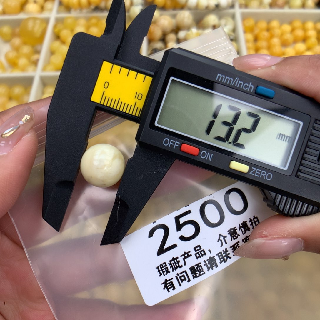 未镶嵌琥珀珠宝奇石