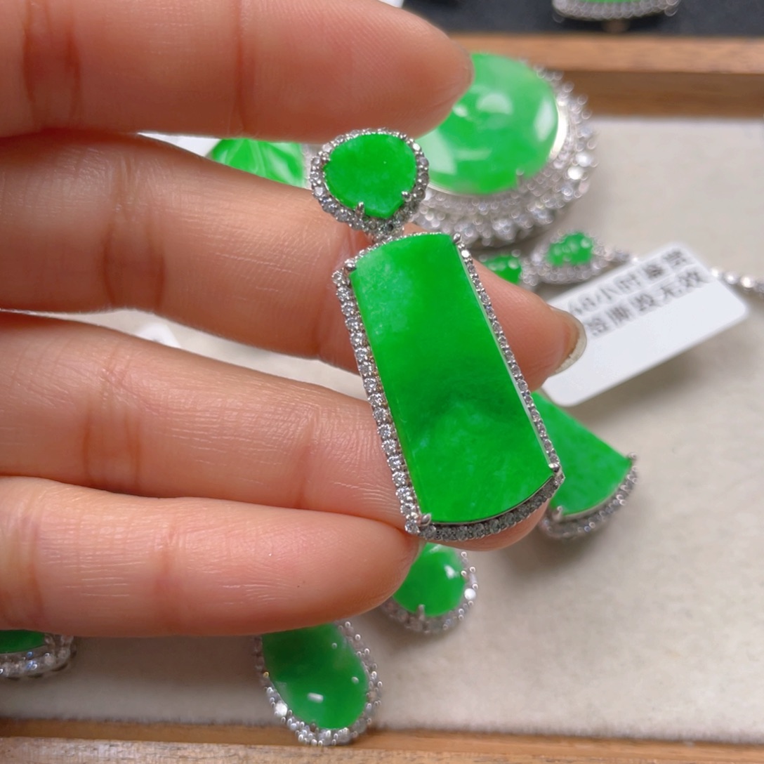 翡翠颈饰银S925镶嵌翡翠