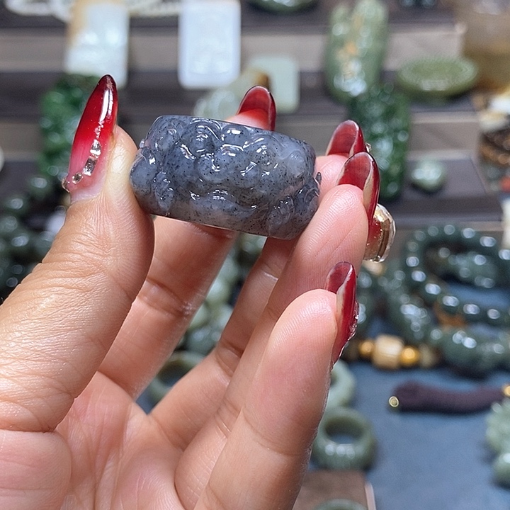 和田玉挂件未镶嵌老*董