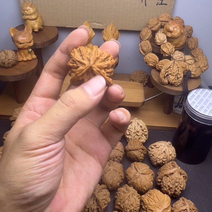 金***子吊坠桃核楼子三棱有黄