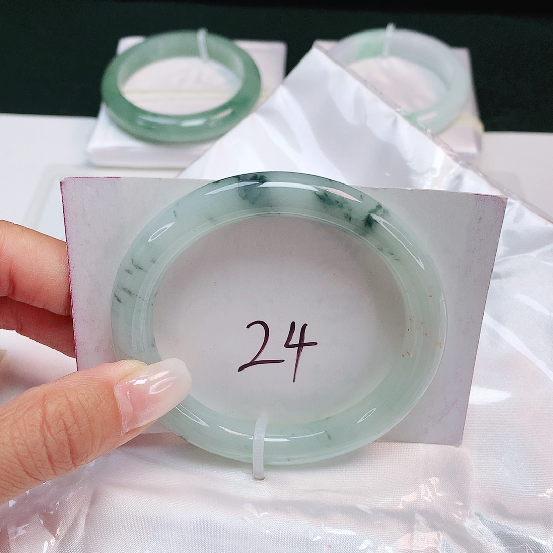 翡翠未镶嵌手镯 圆条54+