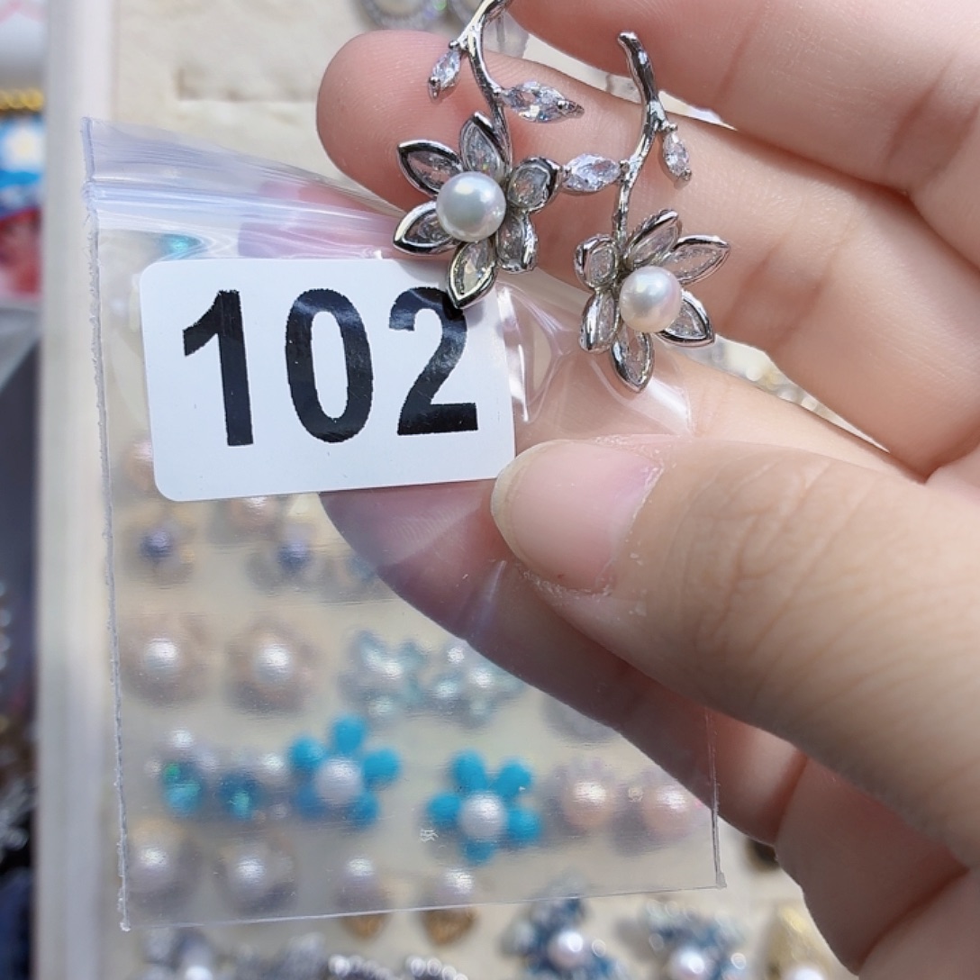 淡水珍珠合金耳饰