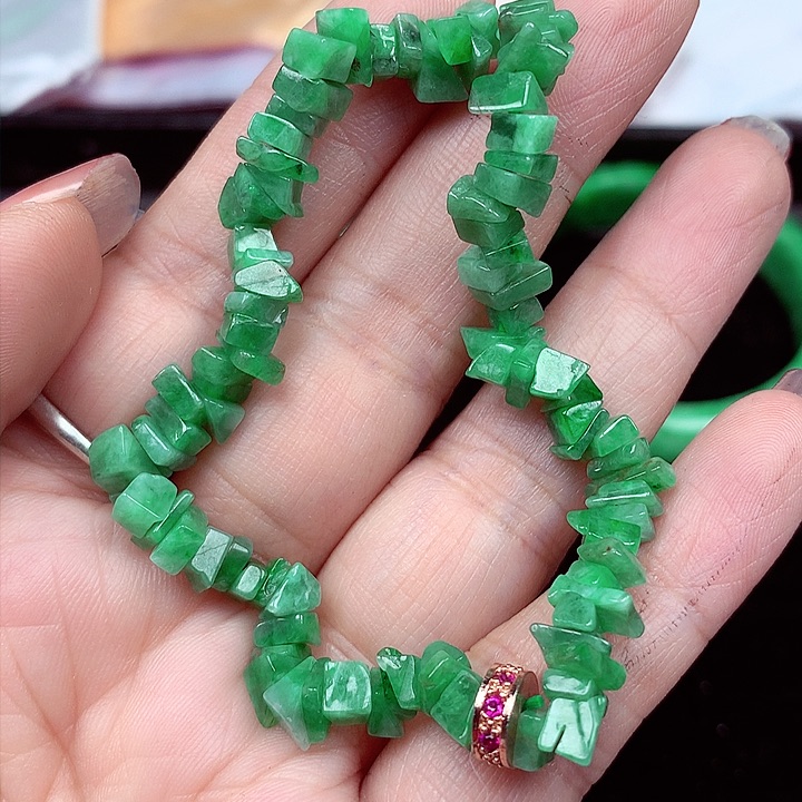 翡翠颈饰未镶嵌翡翠