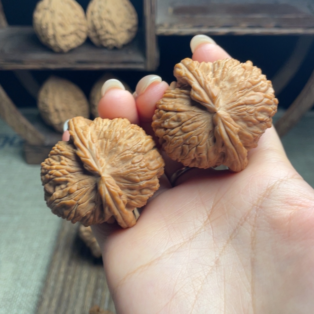 文玩核桃吊坠球白43 全品白茬精配毕业红皮