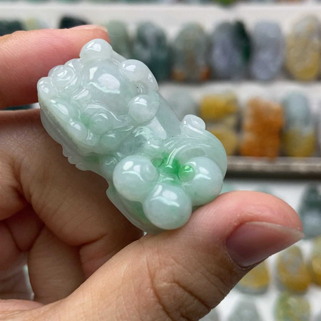 翡翠未镶嵌吊坠(赠链)