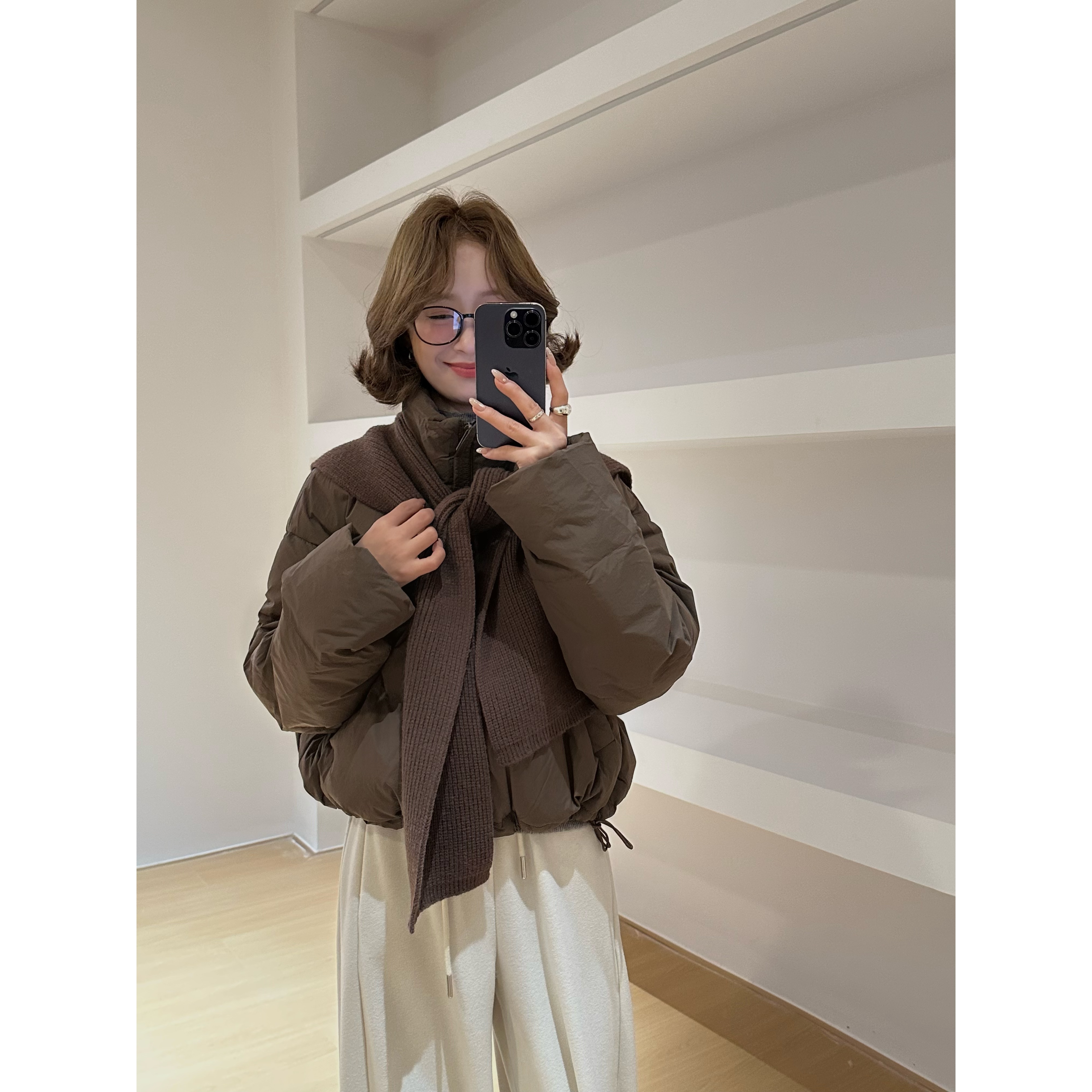 551220#罗马画报 云朵方块针织帽短款蓬松保暖羽绒服50绒（带披肩）