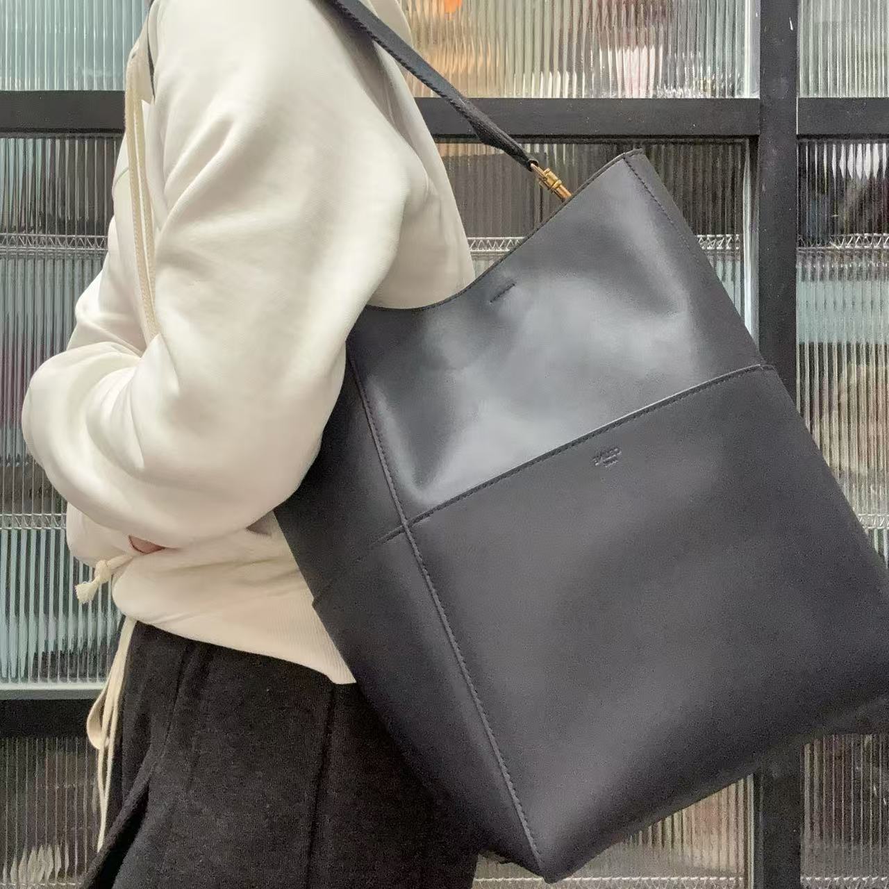 95新 Celine/思琳 【蕾】3RL509 黑灰色水桶包