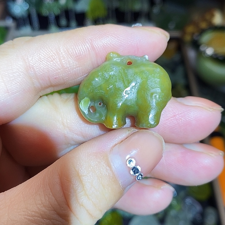 未镶嵌蛇纹石玉颈饰