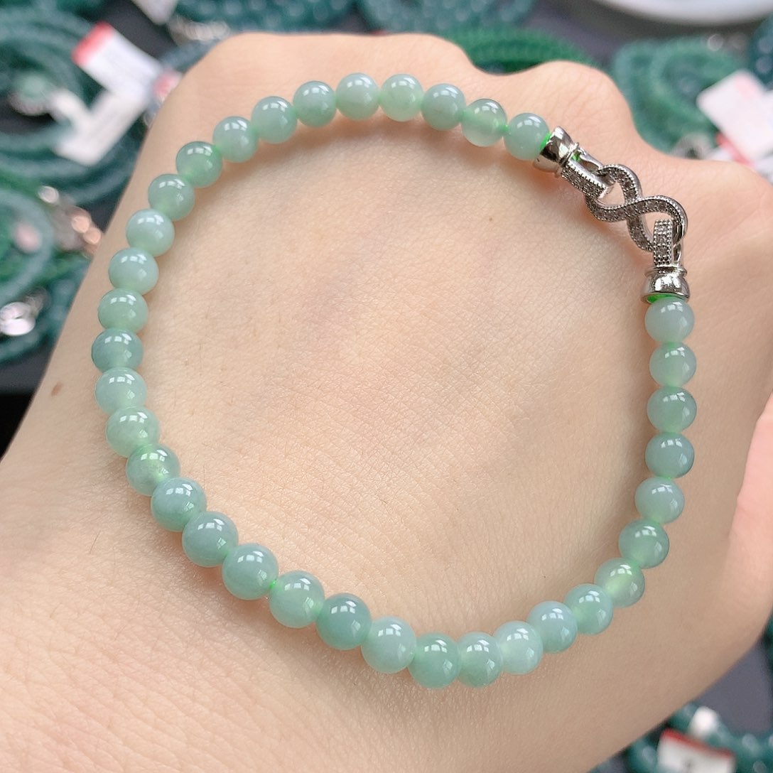 翡翠颈饰未镶嵌手串