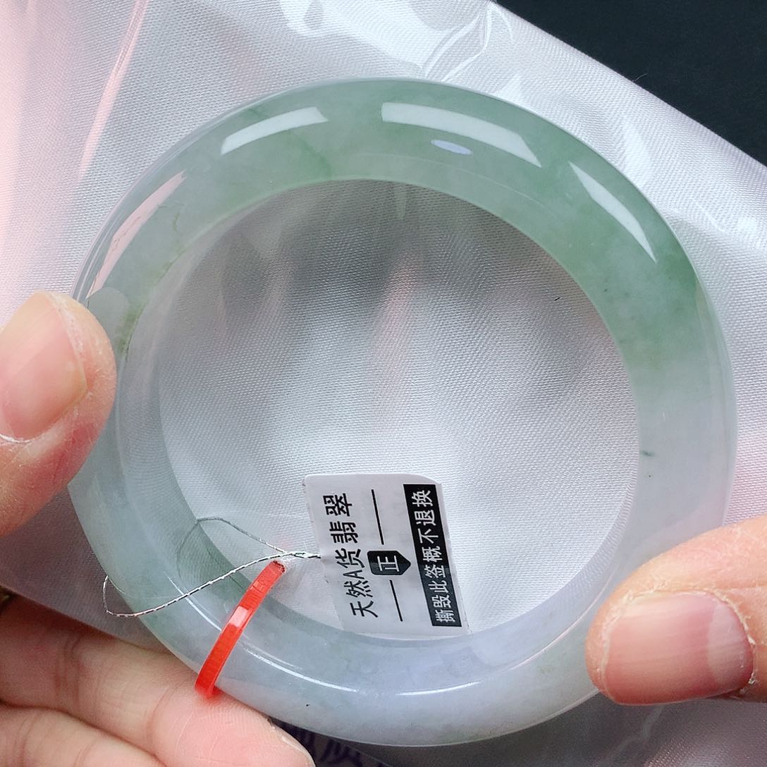 翡翠手镯未镶嵌55圈
