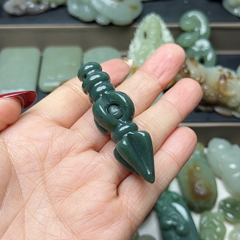 和田玉颈饰未镶嵌龍**神