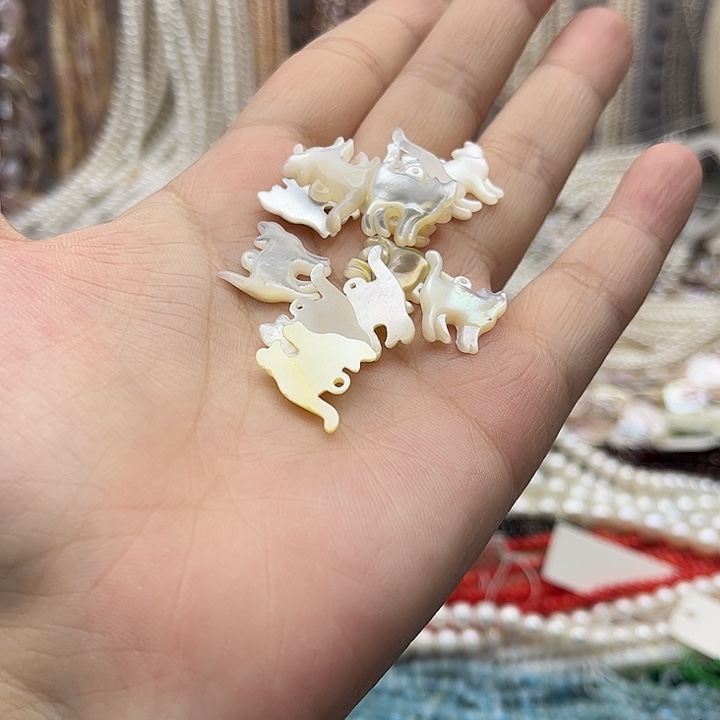 未镶嵌玛瑙/玉髓珠宝半成品4个白蝶贝雕刻猫