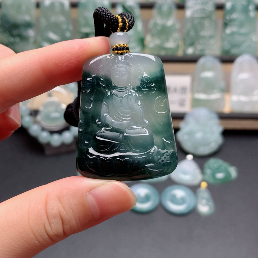 翡翠未镶嵌颈饰观音