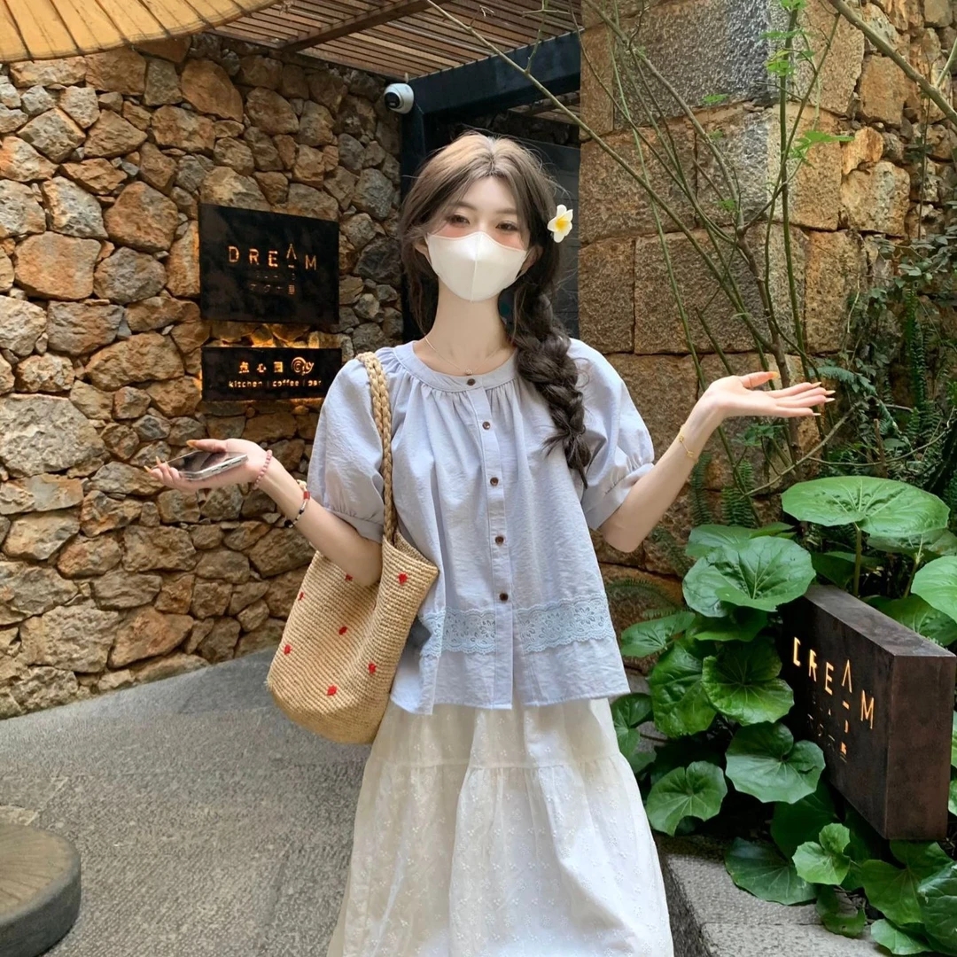 宽松蕾丝拼接简约衬衫女夏季新款圆领单排扣泡泡袖百搭气质衬衣潮