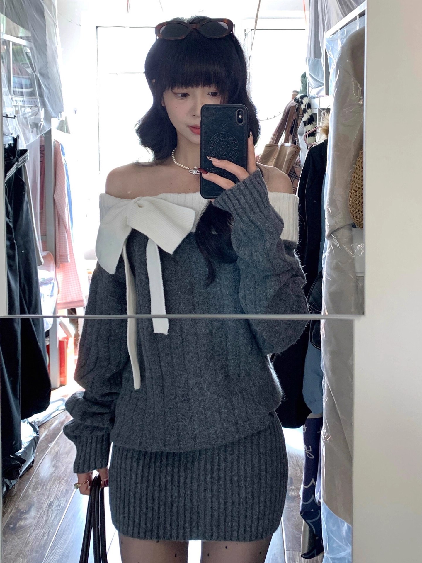 韩系绝美氛围感一字肩针织连衣裙女秋冬季新款蝴蝶结系带长袖毛衣