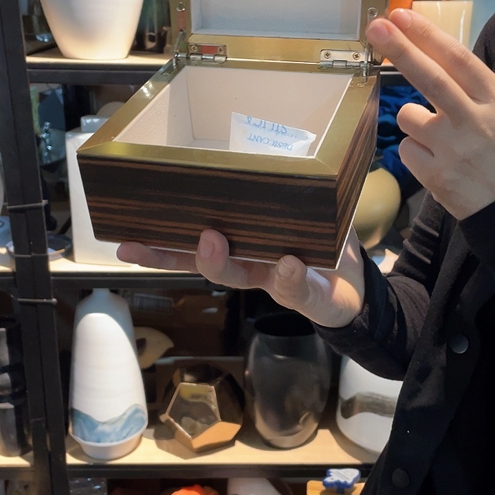 陶瓷花瓶，仿真绿植。