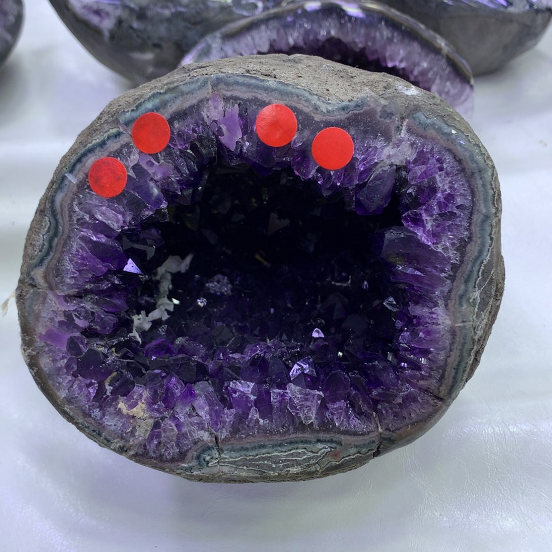 伊***纯未镶嵌大型摆件（非配饰）紫晶