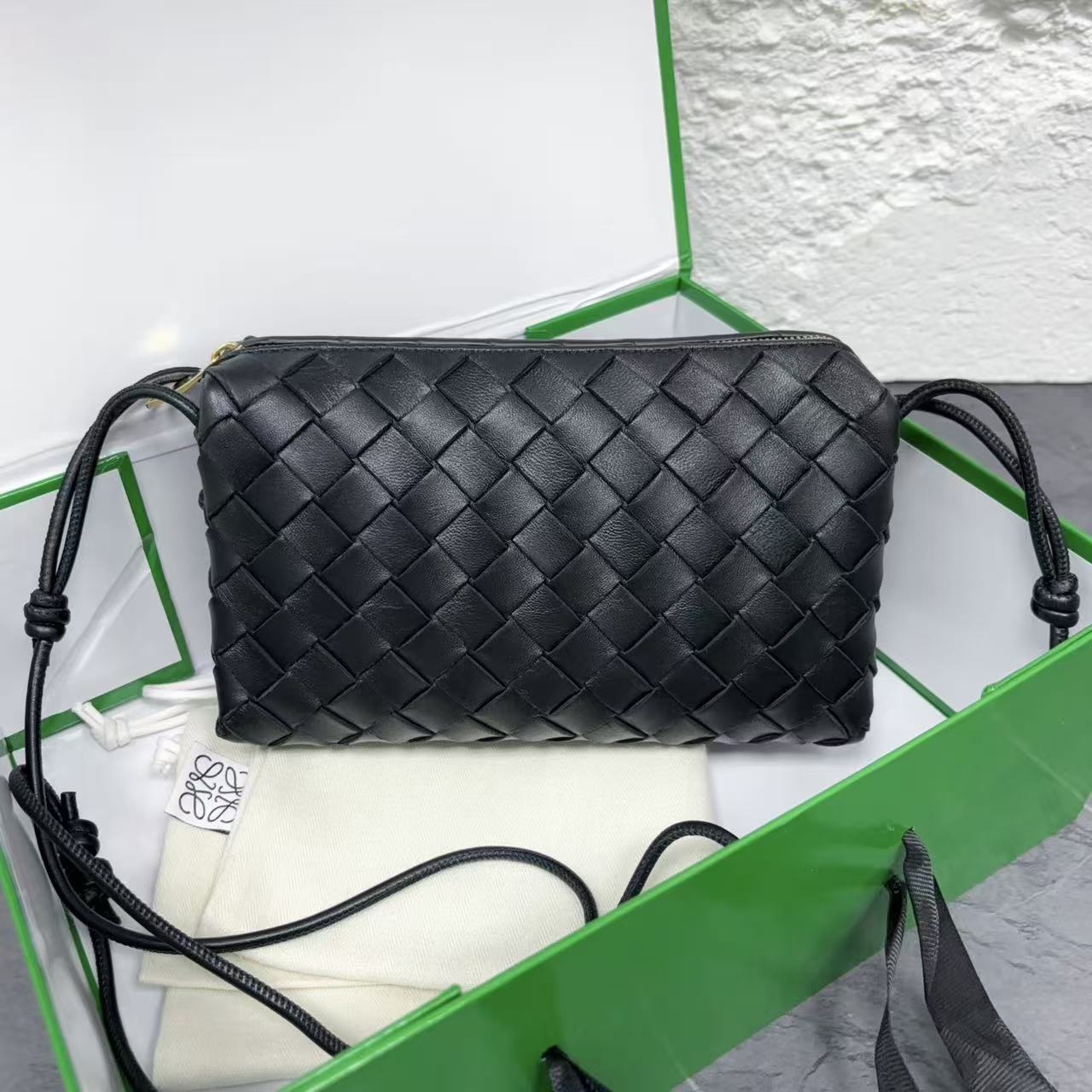 95新 BOTTEGA VENETA/葆蝶家 bv黑色斜跨7153/二奢包包