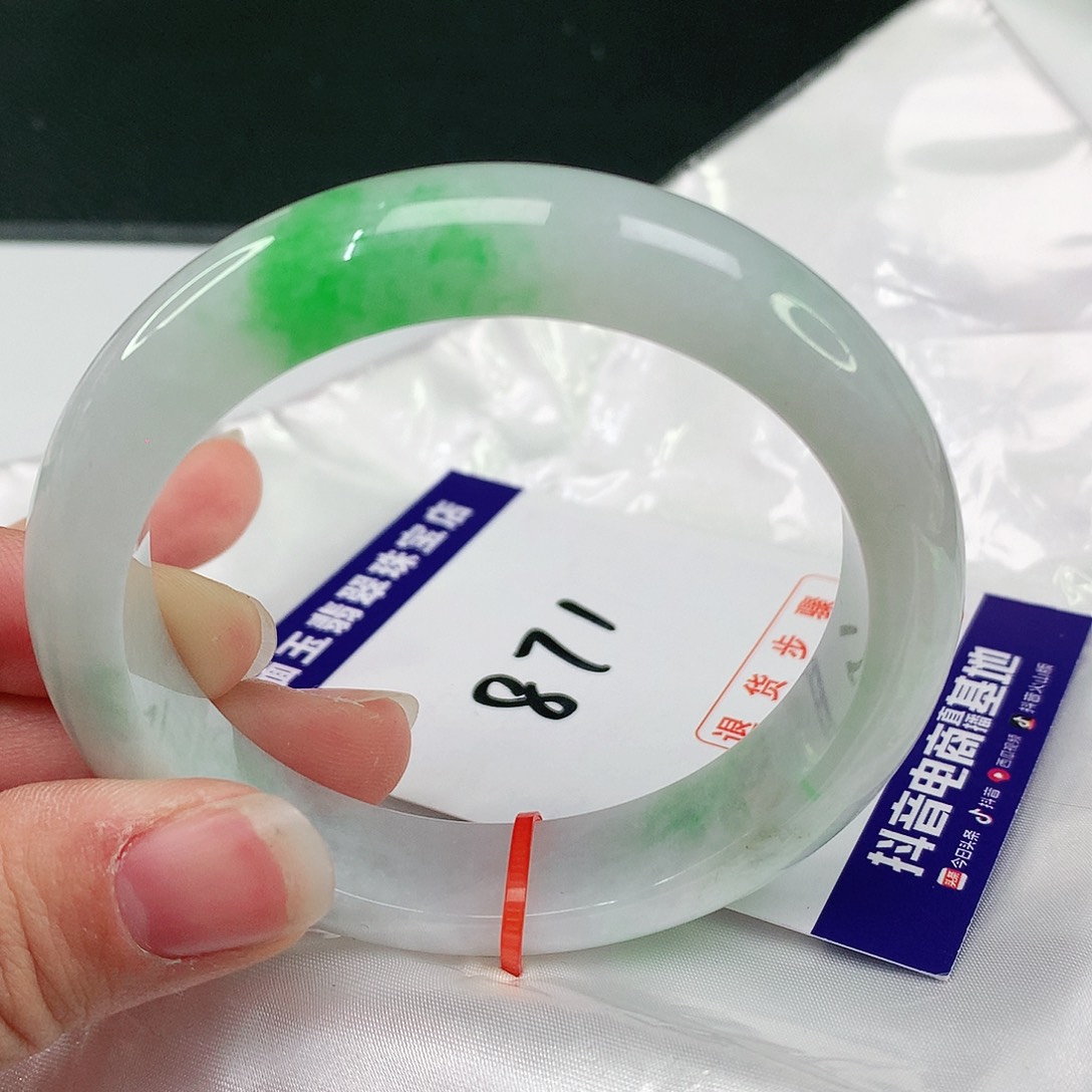 翡翠手镯未镶嵌翡翠