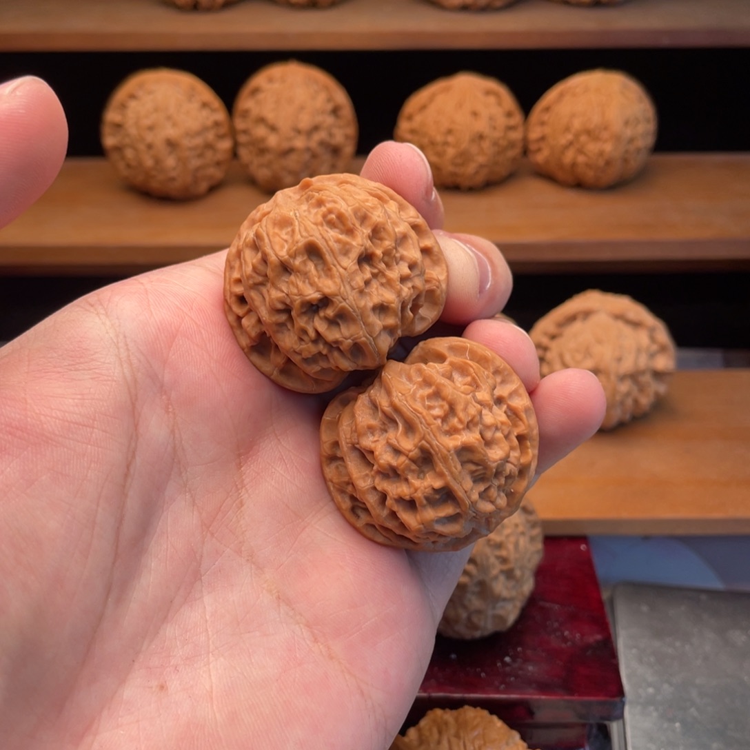 文玩核桃把件38毕业精配红皮苹果园