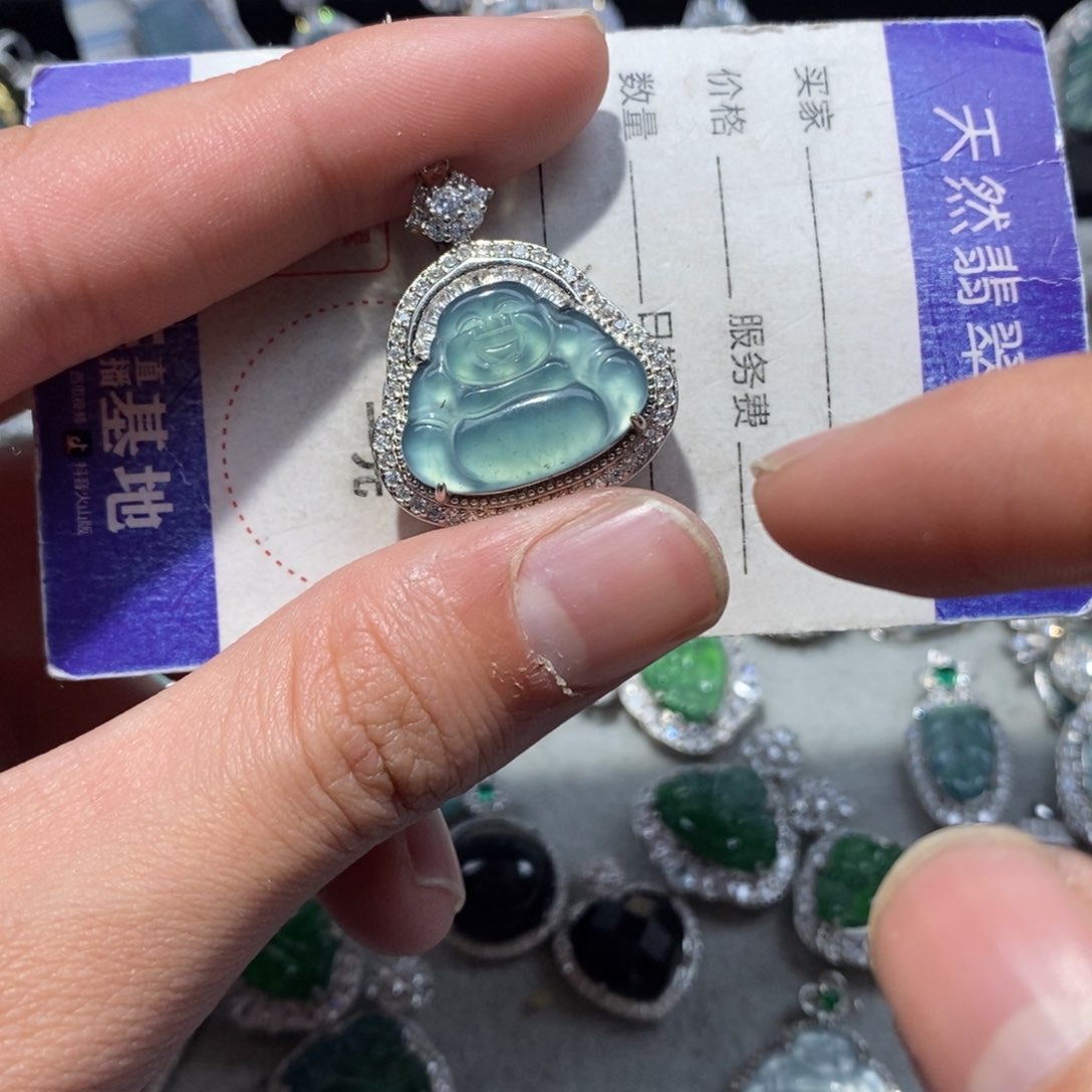 翡翠颈饰未镶嵌翡翠