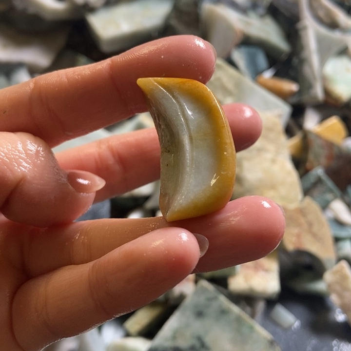 翡翠颈饰未镶嵌天然翡翠