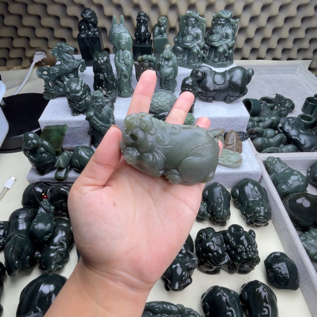 和***者和田玉（糖玉）未镶嵌颈饰