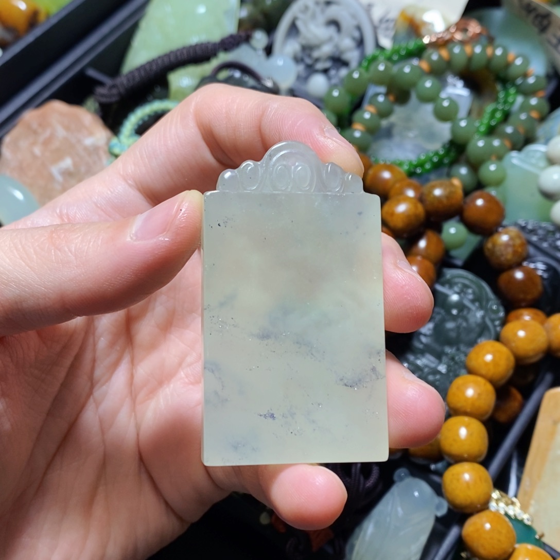蛇纹石玉未镶嵌颈饰