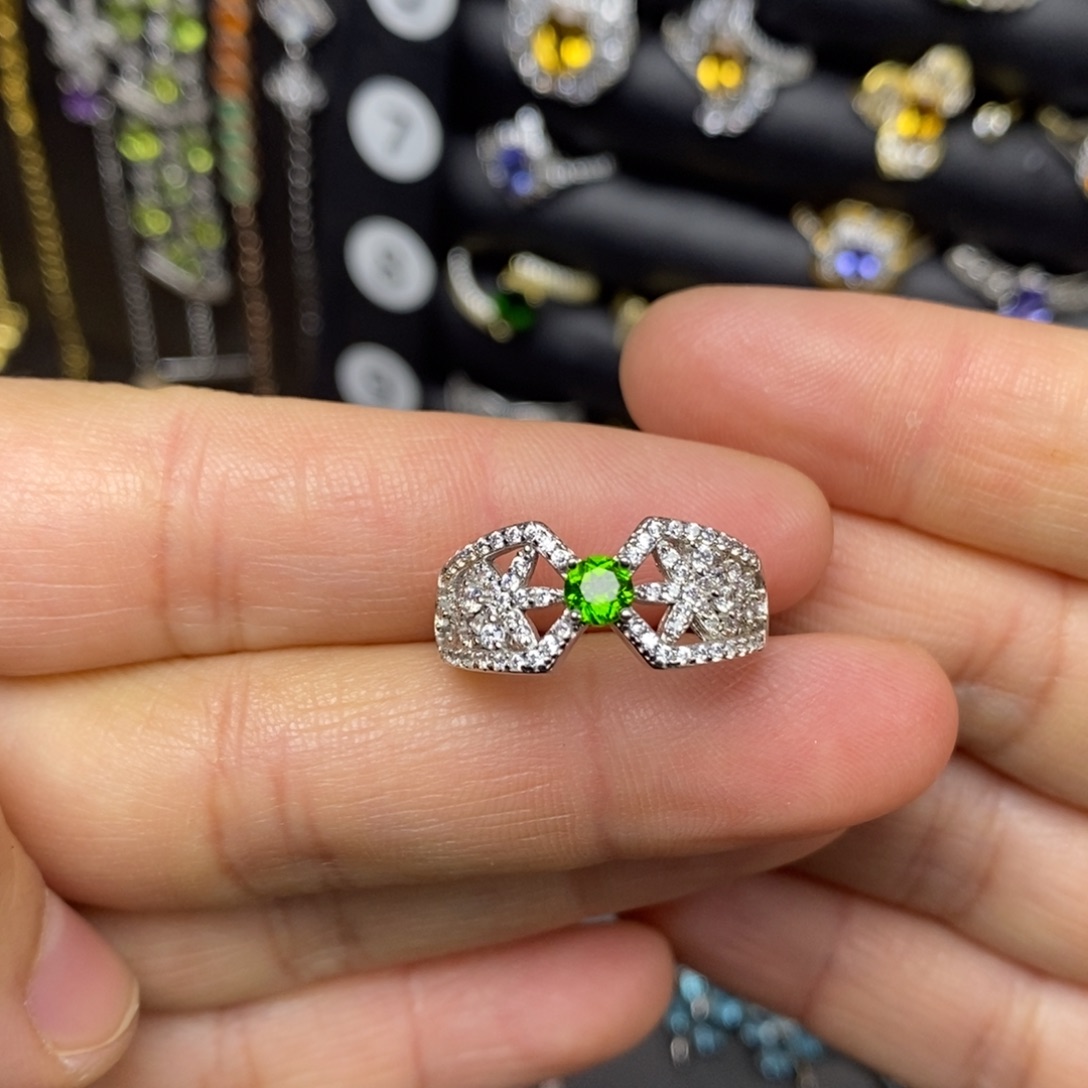 锦***张银S925镶嵌透辉石戒指