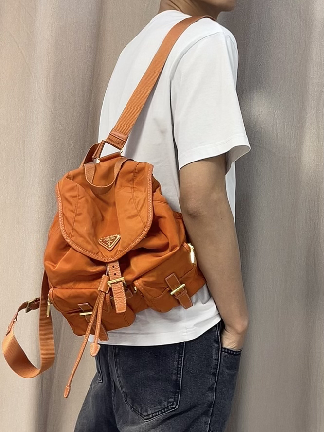 95新 Prada/普拉达 普拉达橘色双肩背包